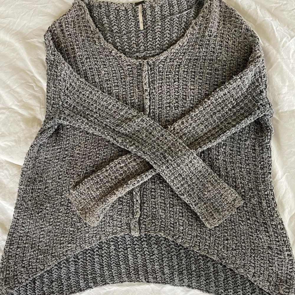 Free People - grey knit sweater - xs